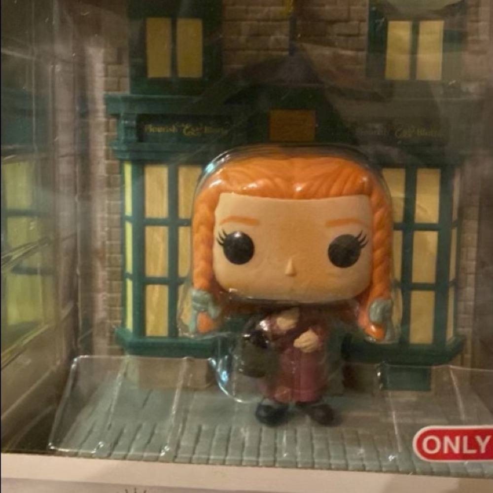 Funko Pop! Harry Potter Ginny Weasley w/ Flourish & Blotts #139 Target Exclusive